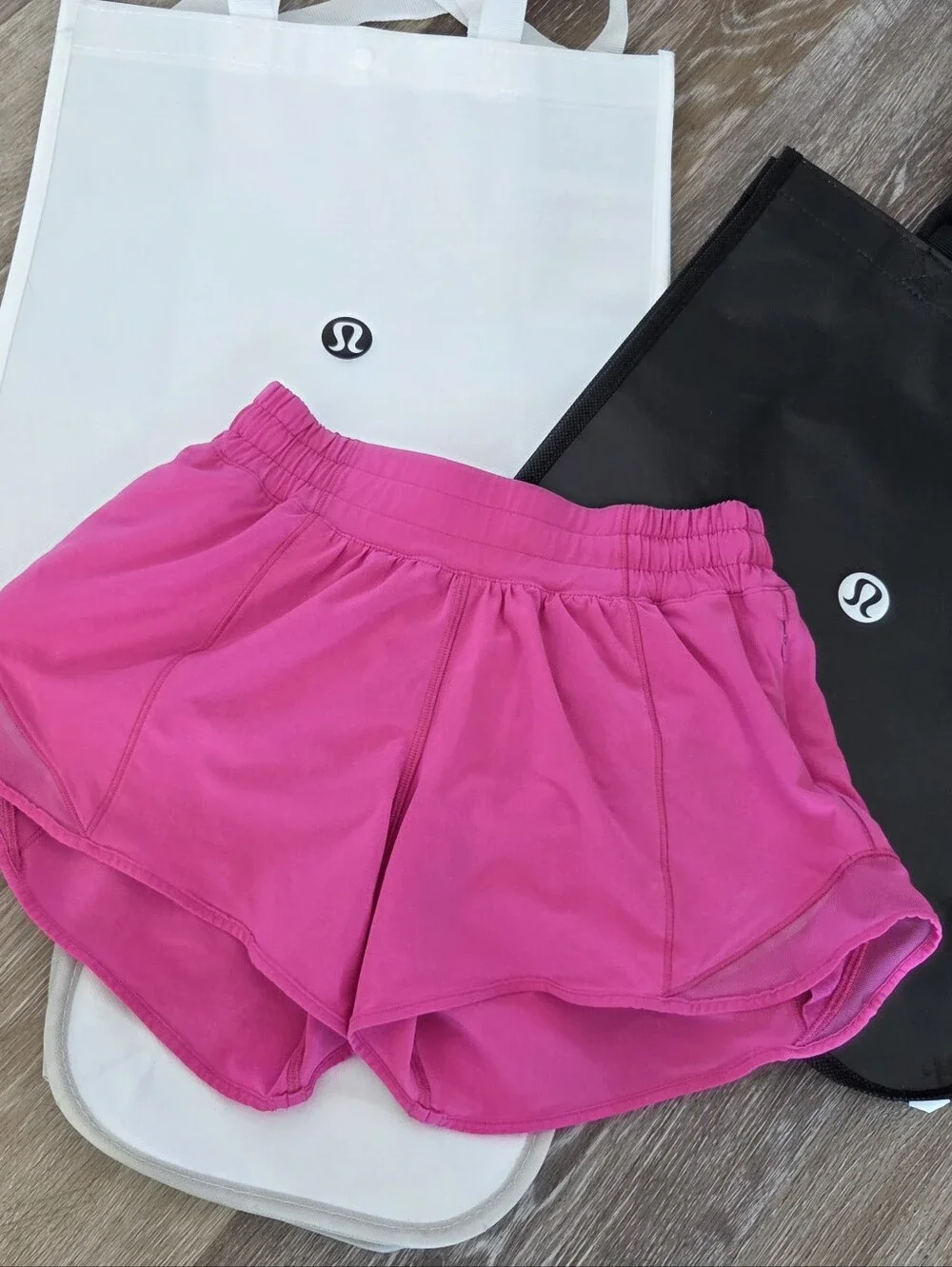 Lululemon Hotty Hot Low-Rise Short 2.5